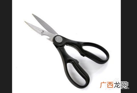 没有开瓶器怎么开瓶盖,不用开瓶器如何开像RIO这样的酒瓶盖怎么开？