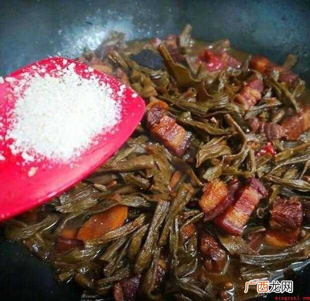 干豇豆烧肉主料:五花肉4葱一根,姜一块,冰糖15克、生抽10 干缸豆怎么做