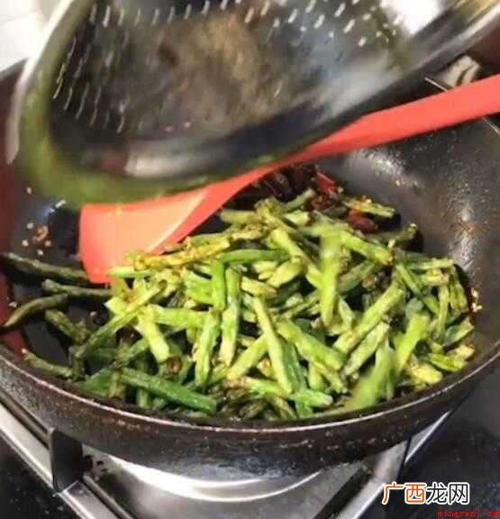 干煸豆角的做法,简单又好吃 干煸豆角怎么做好吃