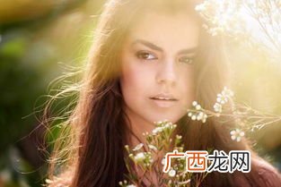 沐浴在阳光下中沐浴的近义词,熏蒸近义词？