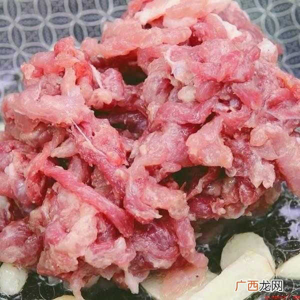 炒肉丝嫩的作法,肉类食品类含蛋白质 肉丝怎么炒嫩