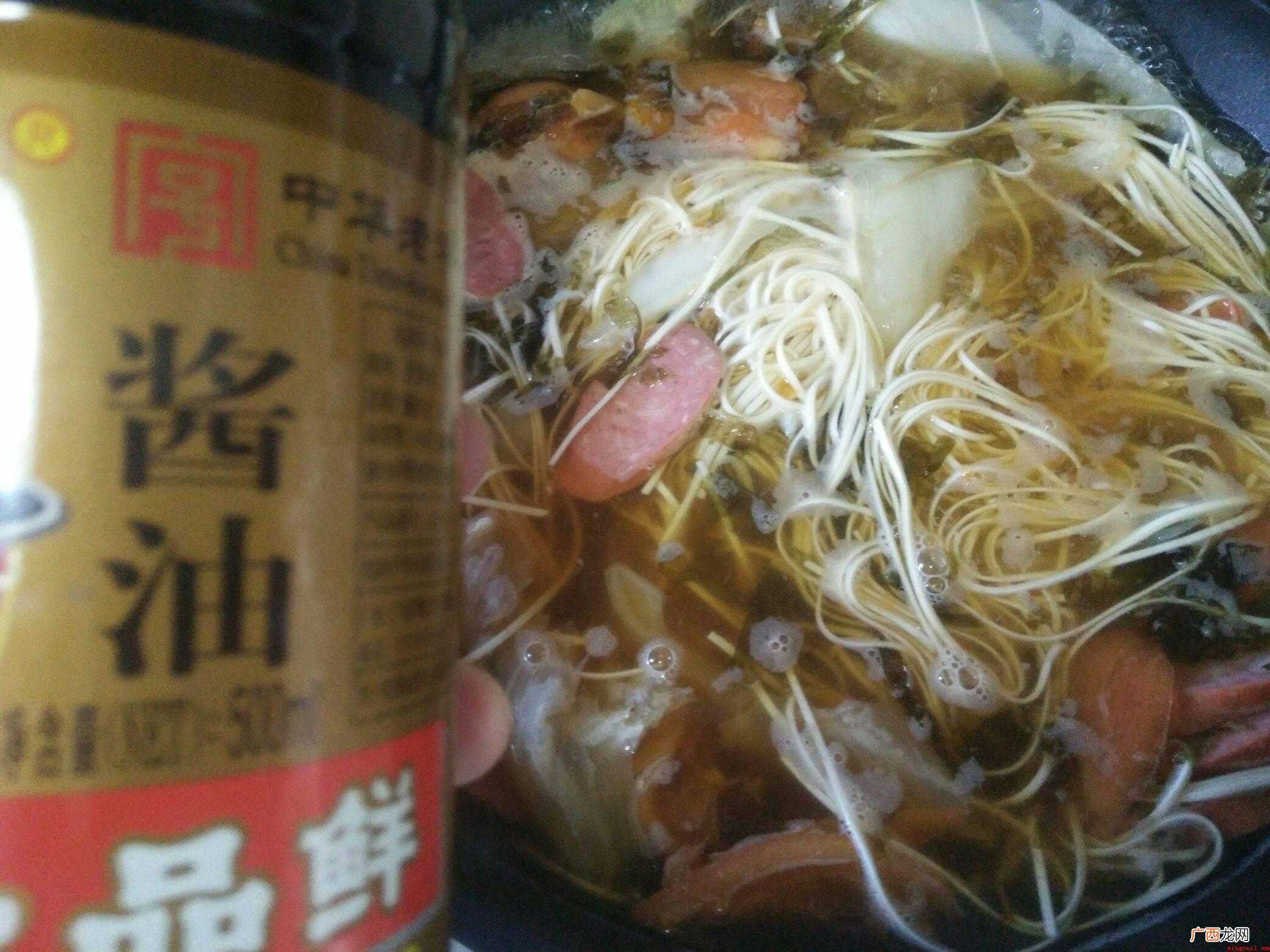 非常简单的东北热汤面条 最简单的东北热汤面条