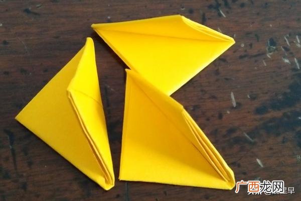 怎样用纸做粽子,中班美术折纸粽子教案？