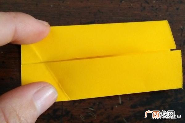 怎样用纸做粽子,中班美术折纸粽子教案？