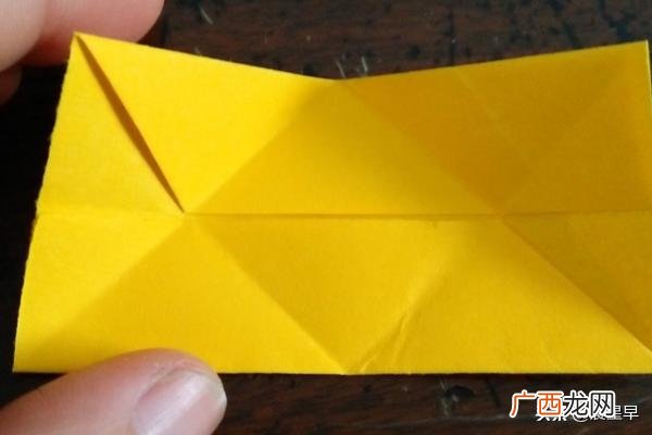 怎样用纸做粽子,中班美术折纸粽子教案？