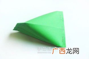 怎样用纸做粽子,中班美术折纸粽子教案？