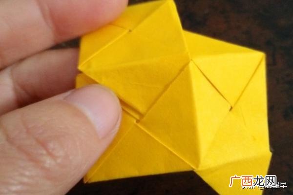 怎样用纸做粽子,中班美术折纸粽子教案？