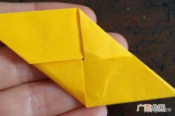 怎样用纸做粽子,中班美术折纸粽子教案？