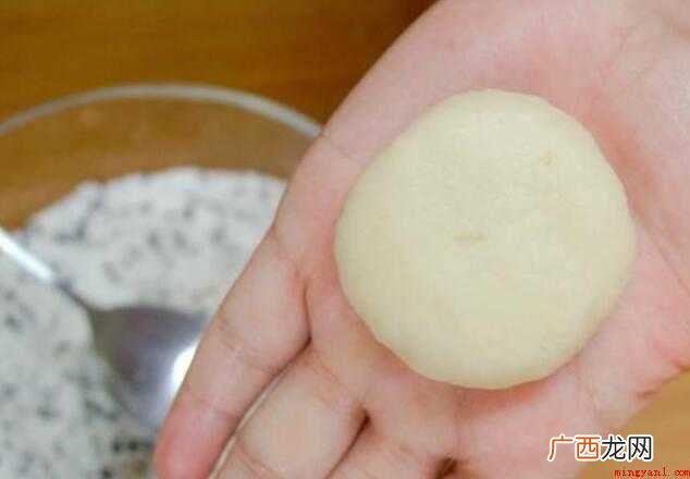 小麦面粉、白糖、老红糖为原材料制做的特点 糖高怎么做法