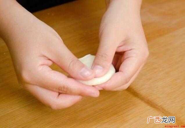 小麦面粉、白糖、老红糖为原材料制做的特点 糖高怎么做法
