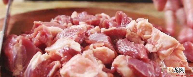牛胸肉是指有肌肉、肉和油花的肉,即牛腹和靠近牛肋的柔软肌肉 牛腩是什么