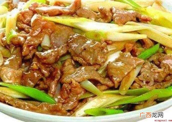 鸡脚苦瓜瘦肉汤,快速炒瘦肉,变色后上菜备用 瘦肉怎么做好吃