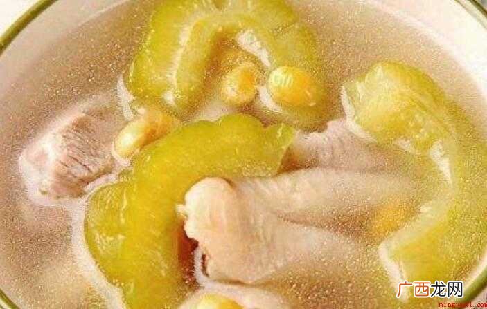 鸡脚苦瓜瘦肉汤,快速炒瘦肉,变色后上菜备用 瘦肉怎么做好吃