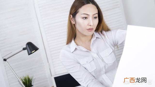 大姨妈不规律是什么原因,五十岁的人月经不正常怎么回事？
