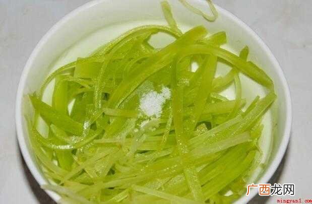 凉拌青椒皮蛋的流程是什么