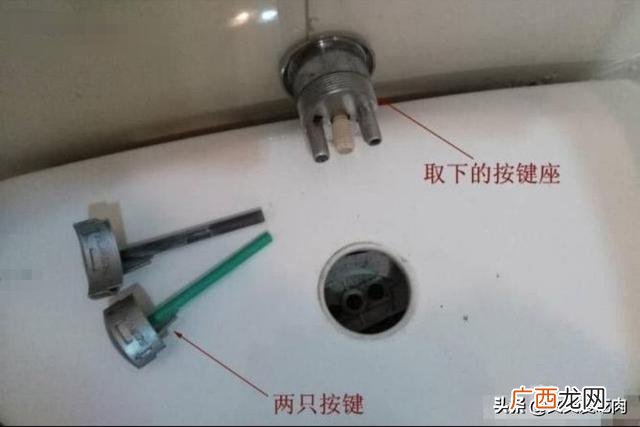坐便盖怎么拆卸,如何取下带连接的坐便水箱盖？