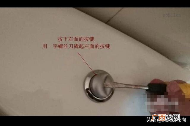 坐便盖怎么拆卸,如何取下带连接的坐便水箱盖？