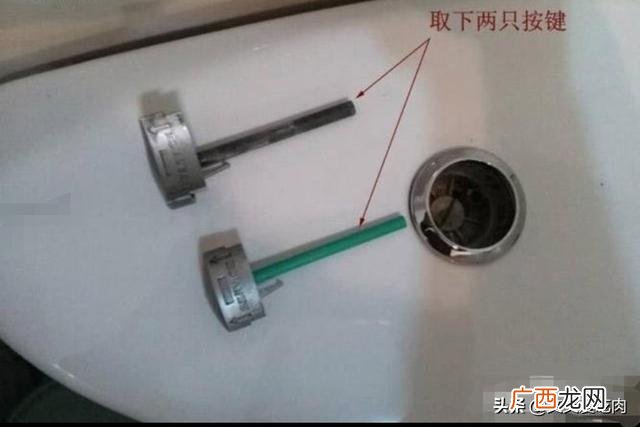 坐便盖怎么拆卸,如何取下带连接的坐便水箱盖？