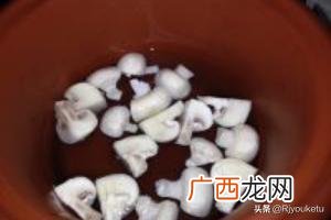 蘑菇肉片汤怎么做好吃,蘑菇瘦肉汤怎么做？