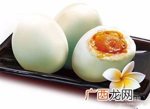 如何大量快速腌制咸鸭蛋出油,腌制咸鸭蛋的简便快速方法有哪些？