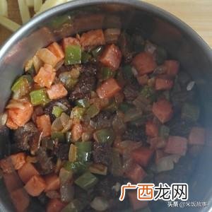 土耳其烤肉拌饭做法,求土耳其烤肉拌饭做法，做烧烤需要哪些调料？