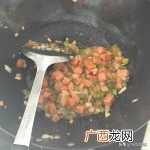 土耳其烤肉拌饭做法,求土耳其烤肉拌饭做法，做烧烤需要哪些调料？