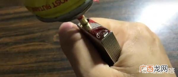 打火机充气方法,如何给Zippo打火机充气？