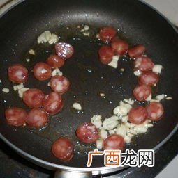 怎样做家常版青椒香肠炒黄豆,火筵家常洋芋焖饭？