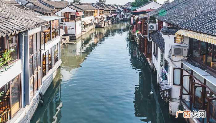 梦见把屎丢进河里是什么意思