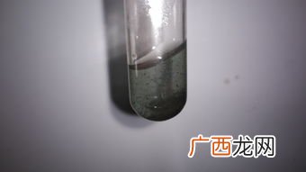 稀硝酸溶液是什么颜色,稀硝酸溶液腐蚀不锈钢后变成什么颜色?