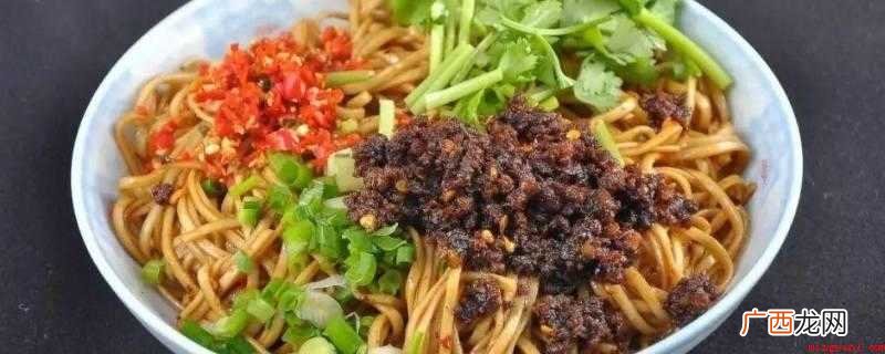 一碗面,一碗汤,即能使你领略到隆昌特有的油重无水、一点即燃 燃面为什么叫燃面