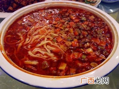 臊子面怎么读,一个月一个品一个木字组在一起叫什么？