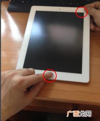 ipad黑屏怎么也打不开,iPad黑屏？