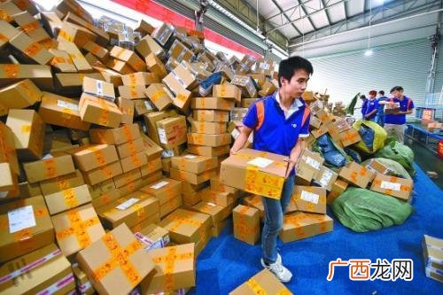 邮政快递星期六星期天上班吗,有谁知道邮政快递周六周日上班吗？