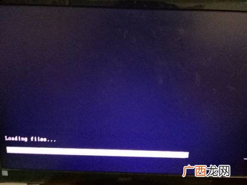 开机黑屏什么都不显示,电视机开机黑屏不亮是怎么回事？