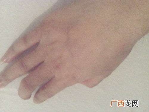 右手有痣代表什么,右手长痣代表什么爱情?