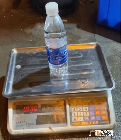一瓶水多少斤,一吨水有多少，是一个什么概念？