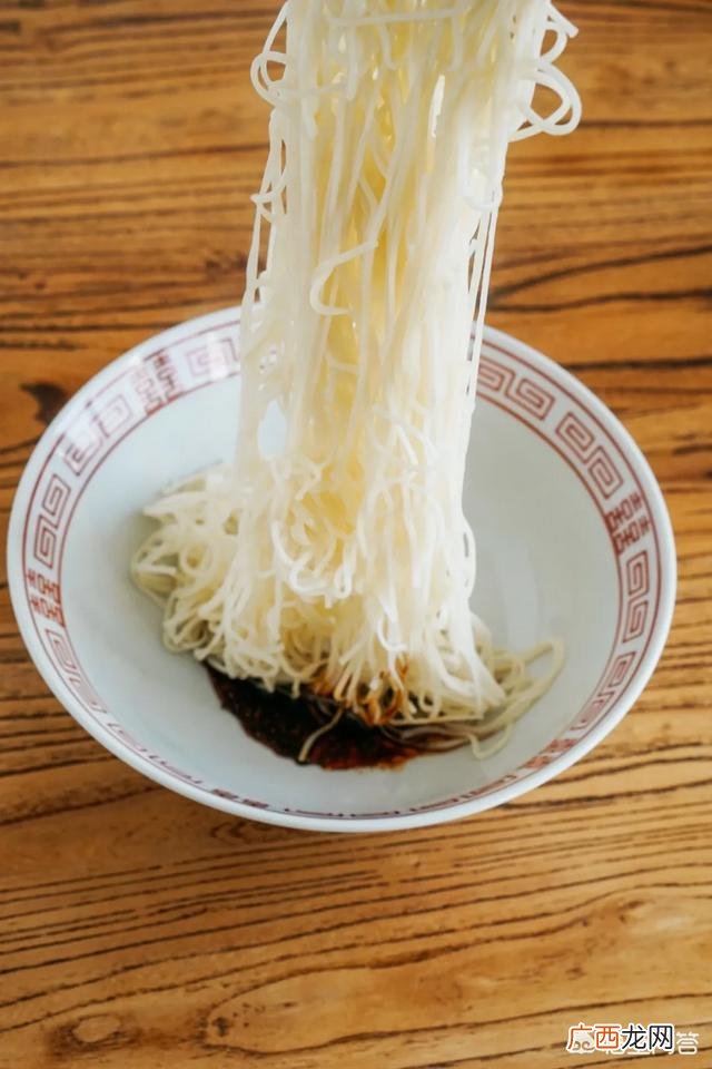 重庆小面之葱油拌面怎么做才好吃,如何做一碗完美的葱油拌面?