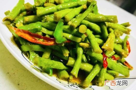 豇豆怎么炒好吃又简单,冈豆怎么炒好吃？