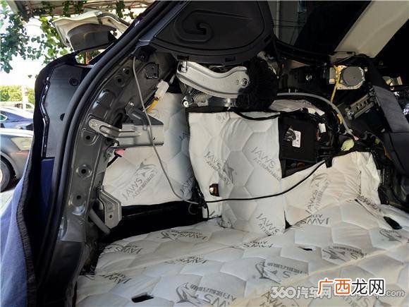 叶子板是什么部位,谁知道汽车翼子板是不是挡泥板?还有叶子板是什么东西?