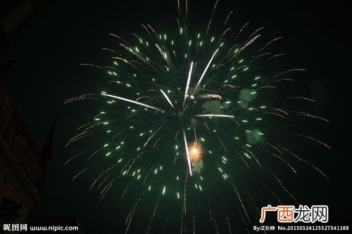 光彩夺目的近义词是什么,金碧辉煌和玲珑剔透是近义词吗？