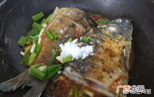怎样做鲤鱼好吃又简单方便,如何炖鲤鱼好吃又简单？