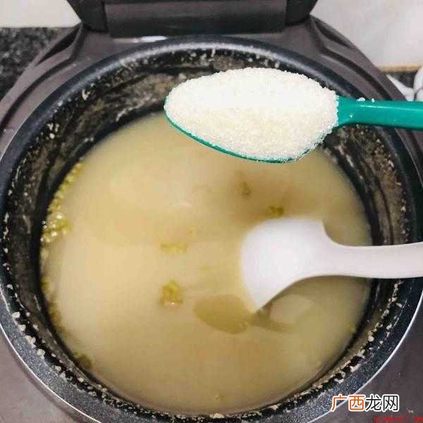 煮绿豆粥绿豆要泡,能让绿豆变松,迅速煮透 做绿豆汤绿豆要泡吗