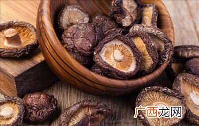 香菇泡久了有毒吗,干蘑菇泡多长时间就不能吃了?