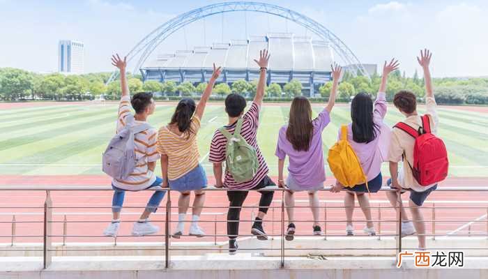 梦见跟老同学合照是什么意思