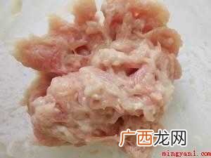 里脊1斤、米酒家庭用喝汤勺4勺、鸡精小量、淀粉适当、水适量、 肉怎么滑炒
