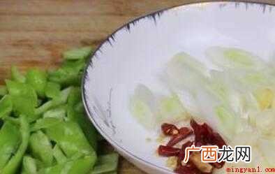 火焖煮10分钟上下,依据个人情况自身决策,喜爱料汁多一些 冷冻虾尾里黄的是什么