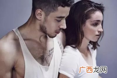 为什么男人喜欢捏胸,异性喜欢摸女人的手怎么回事？
