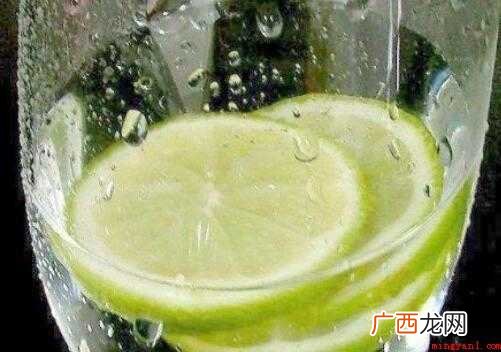 微波炉煮鸡蛋爆炸后清洗方法 鸡蛋炸了微波炉顶部怎么清洁