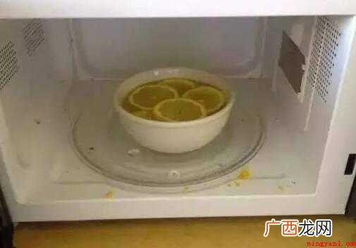 微波炉煮鸡蛋爆炸后清洗方法 鸡蛋炸了微波炉顶部怎么清洁